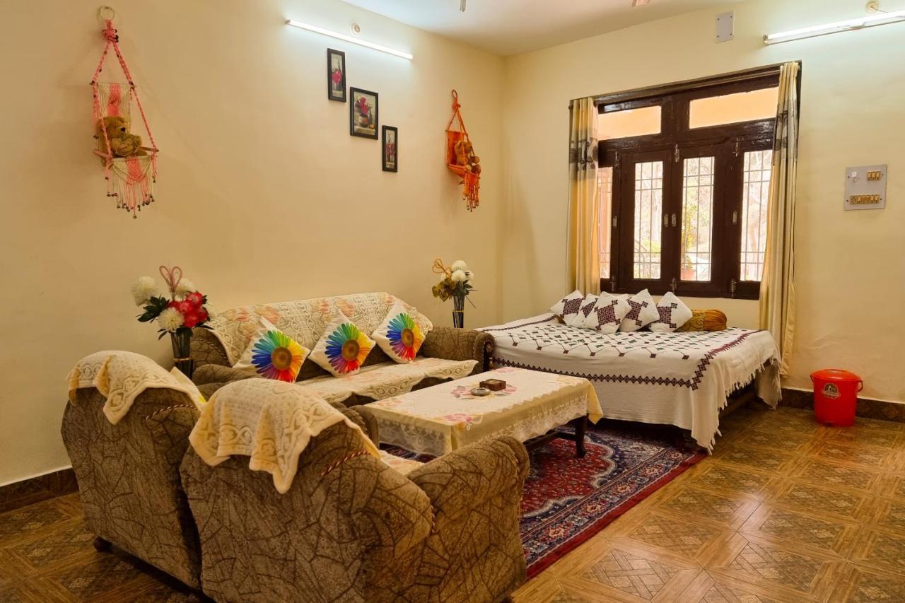Aditya Homestay דלהאוזי מראה חיצוני תמונה