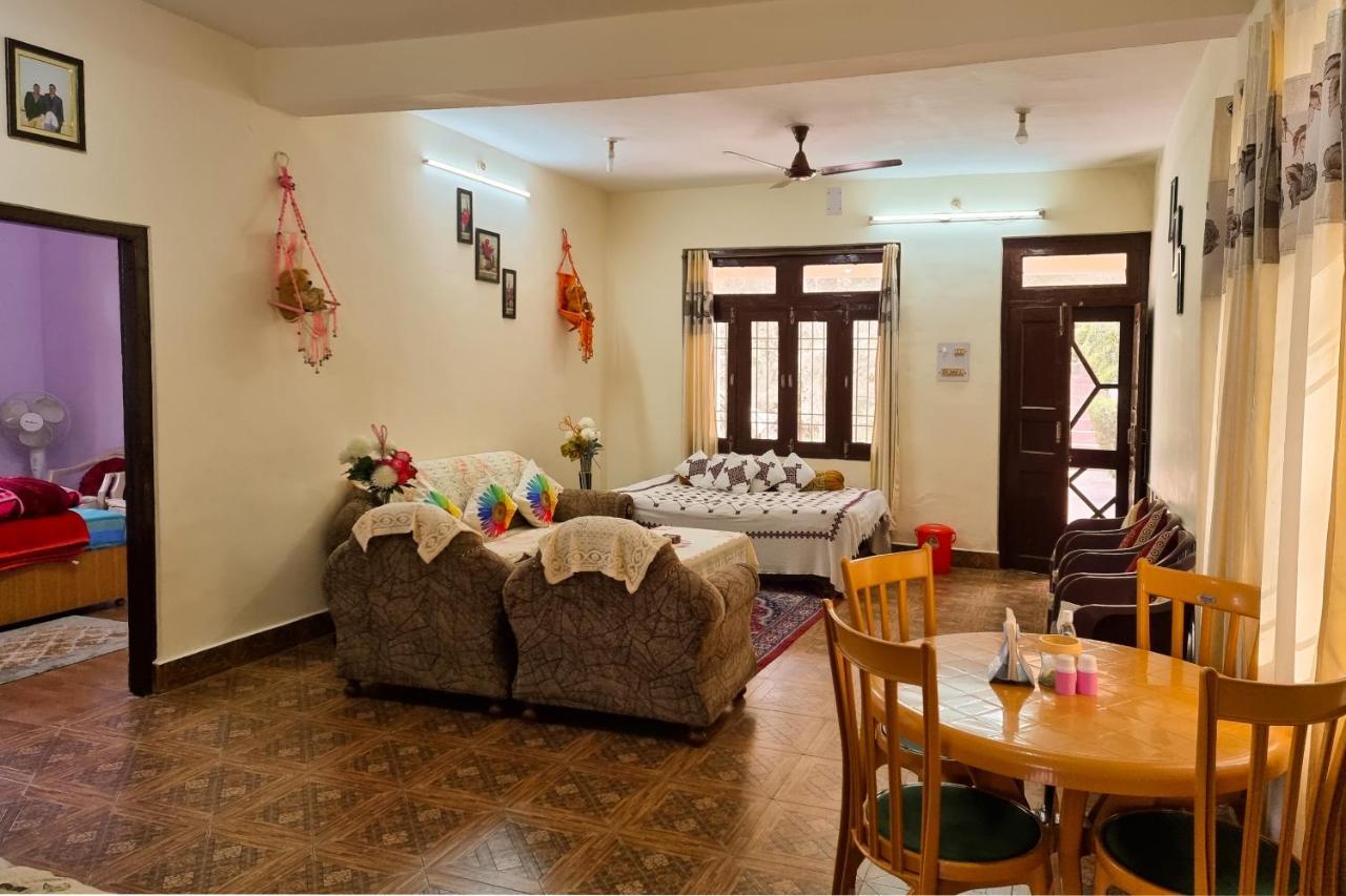 Aditya Homestay דלהאוזי מראה חיצוני תמונה