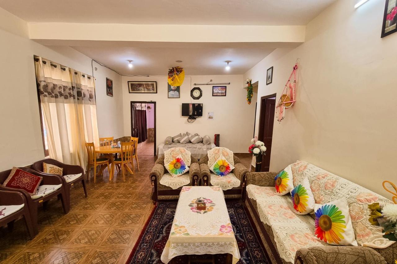 Aditya Homestay דלהאוזי מראה חיצוני תמונה