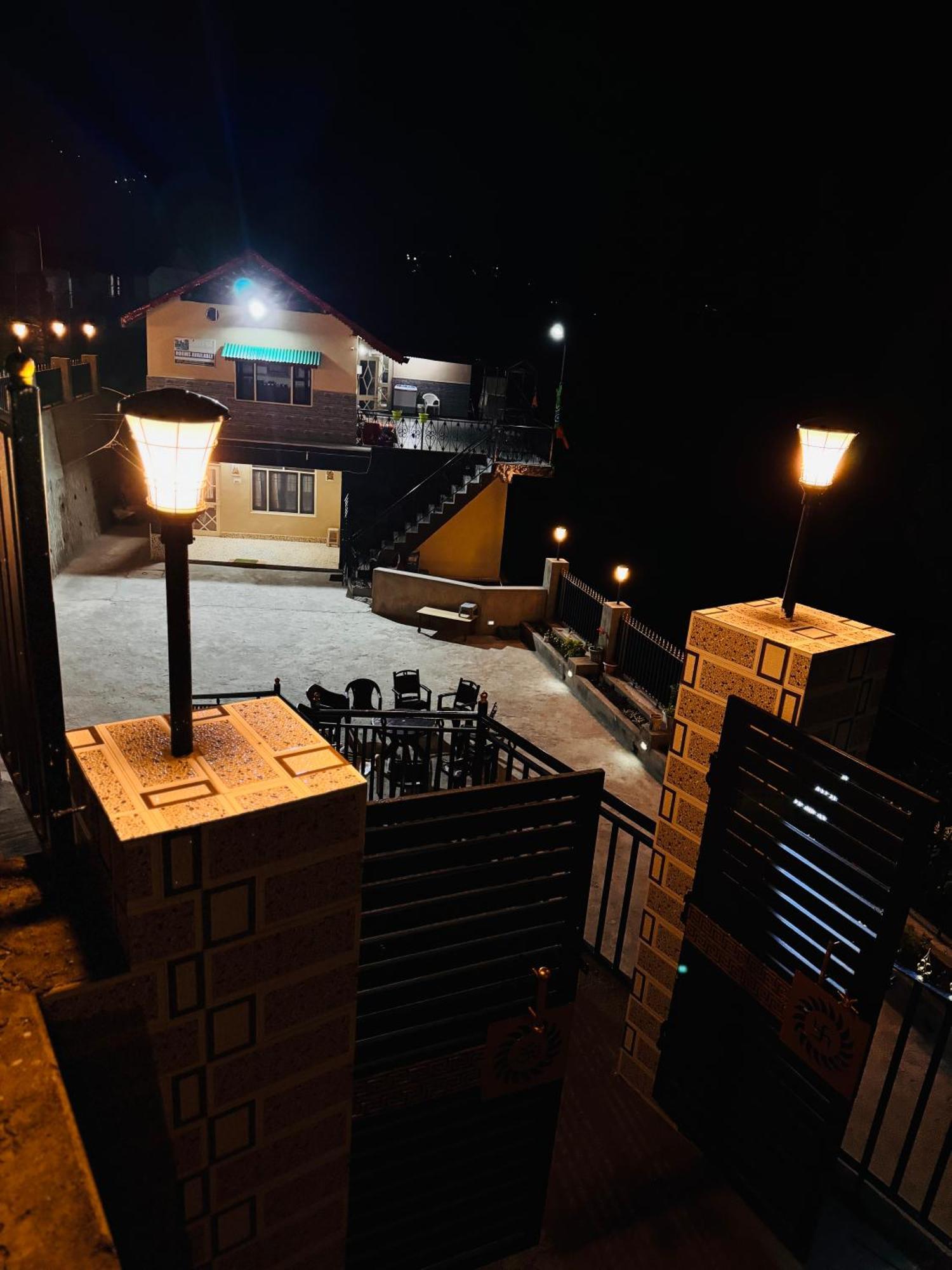 Aditya Homestay דלהאוזי מראה חיצוני תמונה