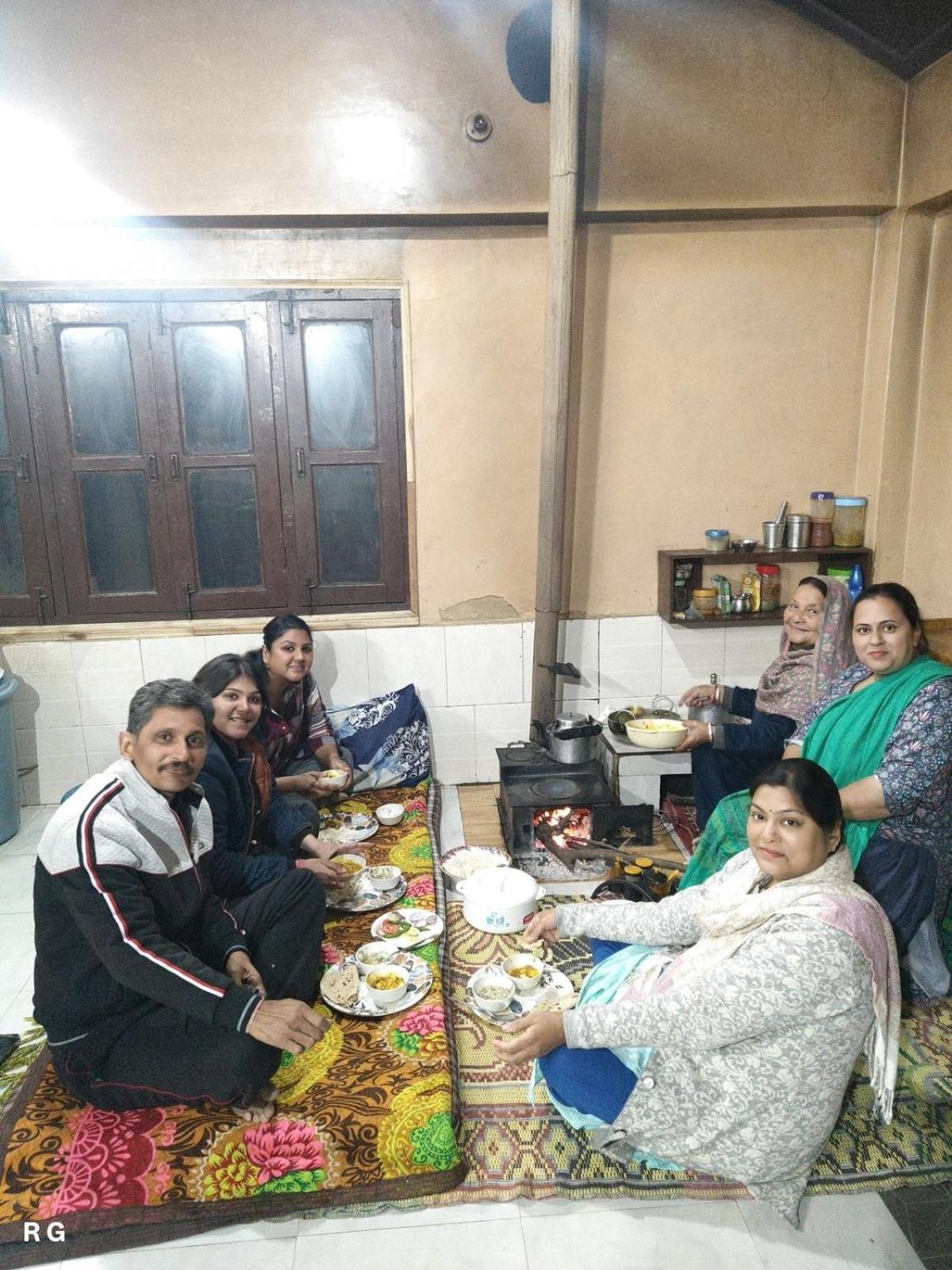 Aditya Homestay דלהאוזי מראה חיצוני תמונה